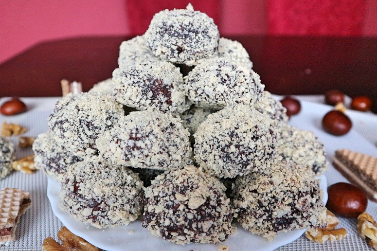 Песочное печенье в шоколадной глазури с грецкими орехами