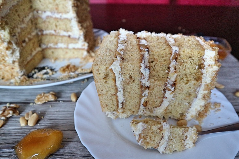 Орехово-медовый торт – с арахисовым бисквитом и масляным кремом