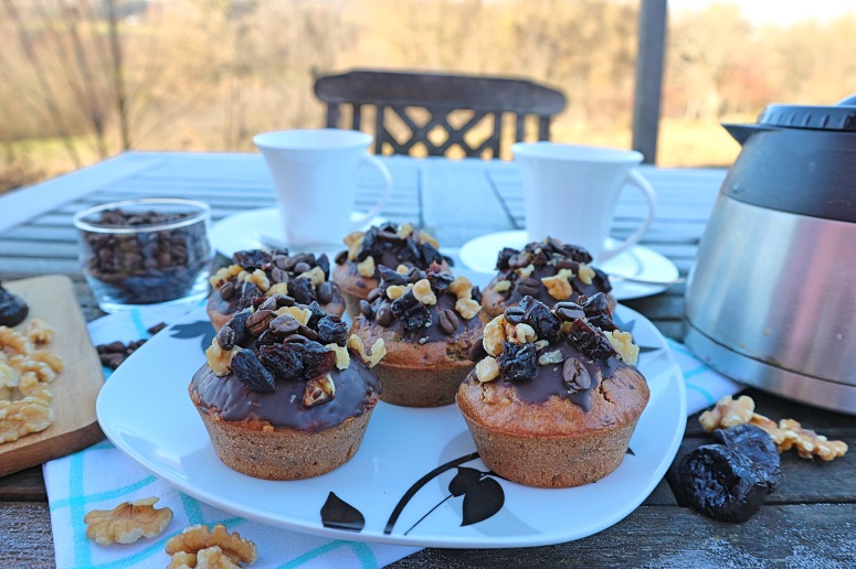 Кофейные кексы с орехами и черносливом - быстрый постный рецепт