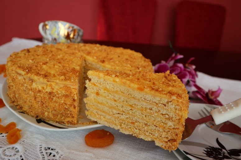 Торт "Антошка" - рецепт песочного торта с абрикосовым кремом