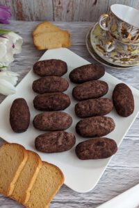 Пирожное "Картошка" из сухарей: рецепт на скорую руку