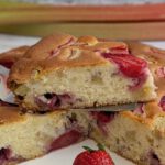 Пирог с клубникой и ревенем рецепт