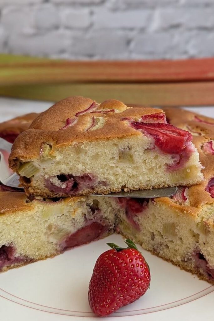Пирог с клубникой и ревенем рецепт