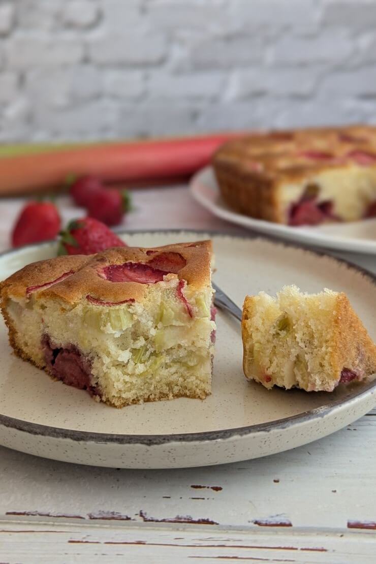 Рецепт пирога с клубникой и ревенем
